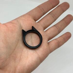 Anillo de gato metalico